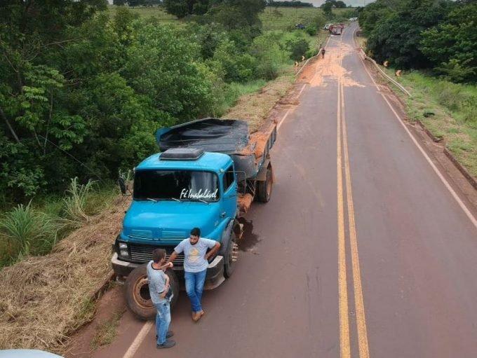 Caminhão tem pneu furado e motorista morre arremessado na MS-040 em Campo Grande