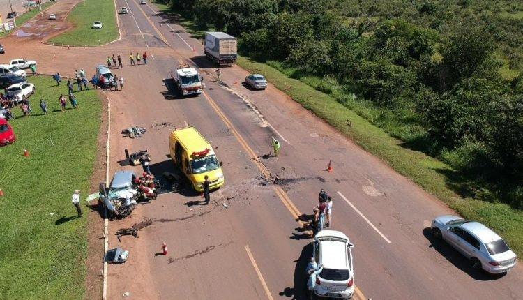 VÍDEO: motorista de 19 anos morre após batida frontal entre carro e camionete na BR-163
