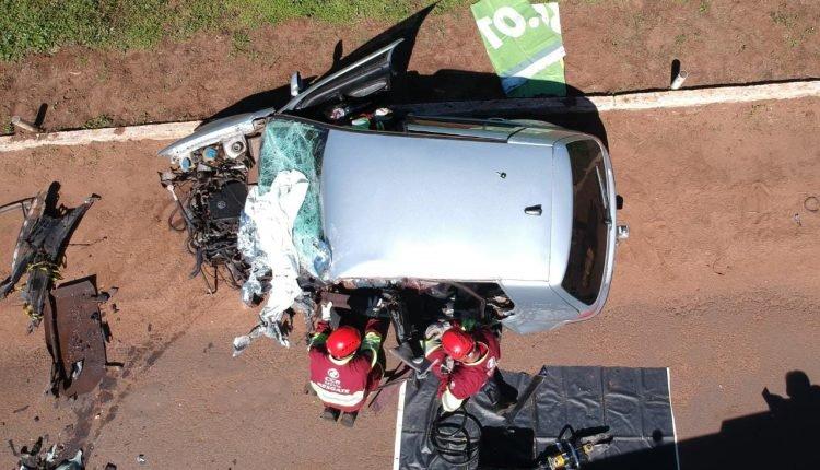 VÍDEO: motorista de 19 anos morre após batida frontal entre carro e camionete na BR-163