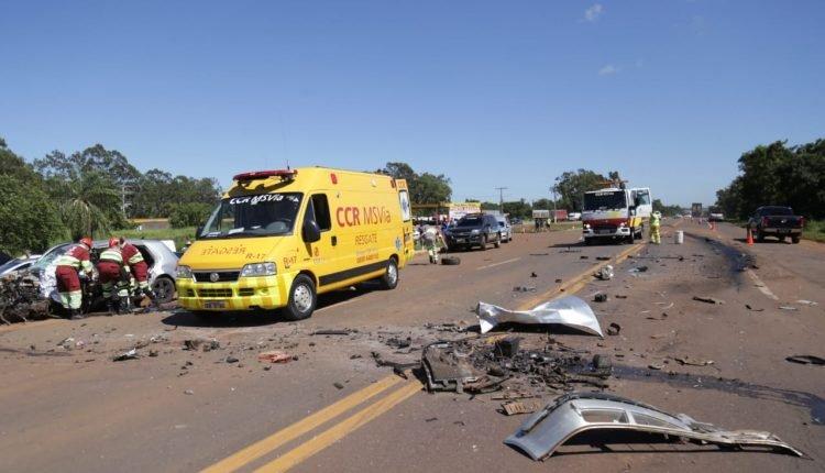 VÍDEO: motorista de 19 anos morre após batida frontal entre carro e camionete na BR-163