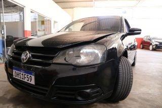 Carro furtado de garagem na Bandeirantes é apreendido em casa abandonada