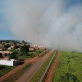 VÍDEO: Fumaça próximo ao aeroporto já atrapalha visibilidade e invade casas no Nova Campo Grande