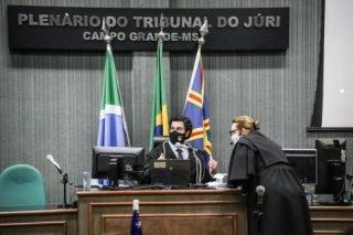 Acusada de matar idosa batendo cabeça no meio-fio é condenada a 21 anos de prisão