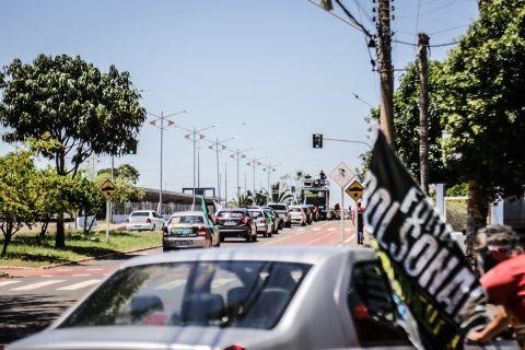 Novo protesto contra Bolsonaro reúne dezenas de pessoas na região sul de Campo Grande