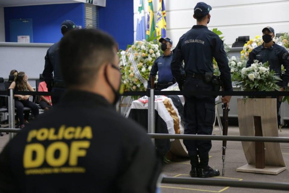 Amigos, familiAmigos, familiares e policiais prestaram homenagem ao coronel Adib.jpegares e policiais prestaram homenagem ao coronel Adib.jpeg