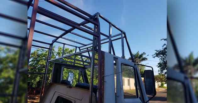 Mecânico transforma micro-ônibus de 1989 em motorhome para viajar a América Latina