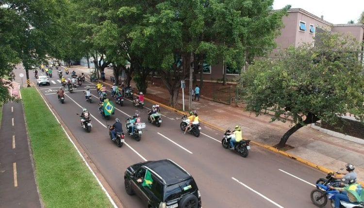 Manifestantes fazem carreata contra 'lockdown' de Reinaldo e em apoio a Bolsonaro na Afonso Pena