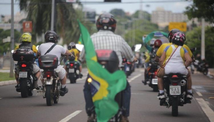 Manifestantes fazem carreata contra 'lockdown' de Reinaldo e em apoio a Bolsonaro na Afonso Pena