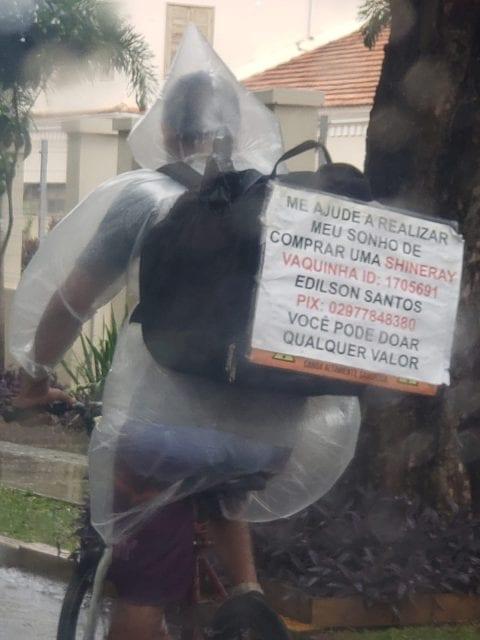 De bike 'no sol e na chuva', Eredilson faz vaquinha para conseguir moto e fazer mais entregas