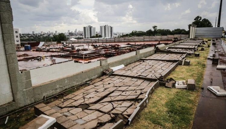 VÍDEO: Vendaval destelha completamente prédio e arranca fiação no Jardim Seminário
