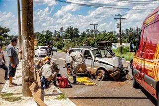 Corpo de Bombeiros durante resgate a uma das vítimas. Foto: Leonardo de França