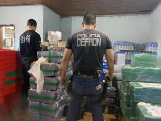 Revólver e carro de luxo foram apreendidos com quadrilha que ‘guardava' 4 ton de maconha