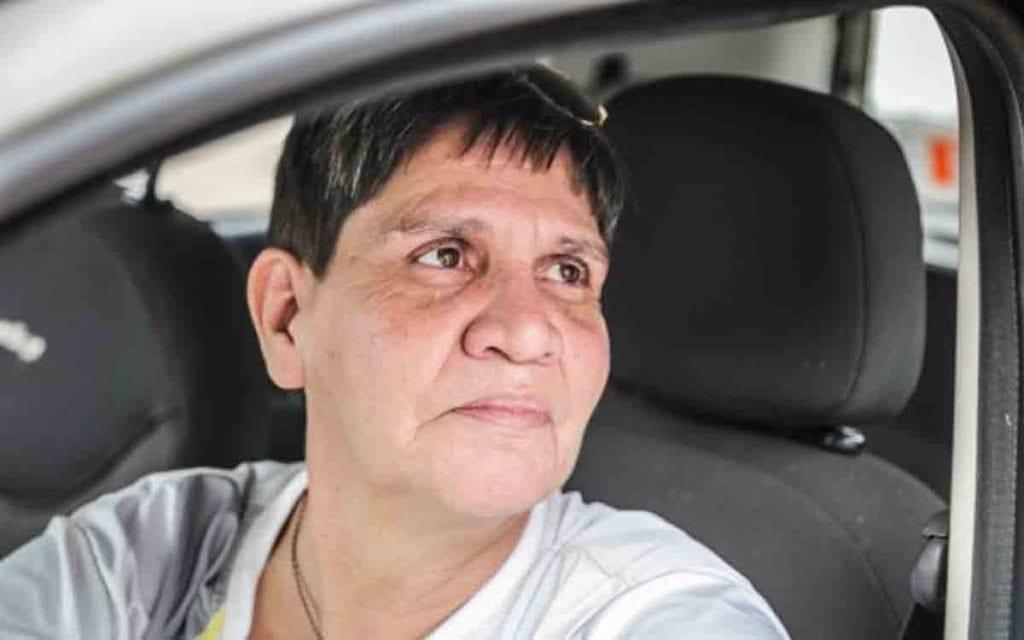 Motoristas de aplicativo abastecem R$ 0,50 exigindo nota durante protesto contra ICMS