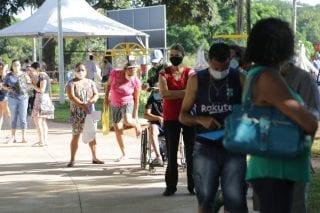 'Vitória': novo grupo mais jovem vacinado contra Covid-19 comemora ampliação da imunização