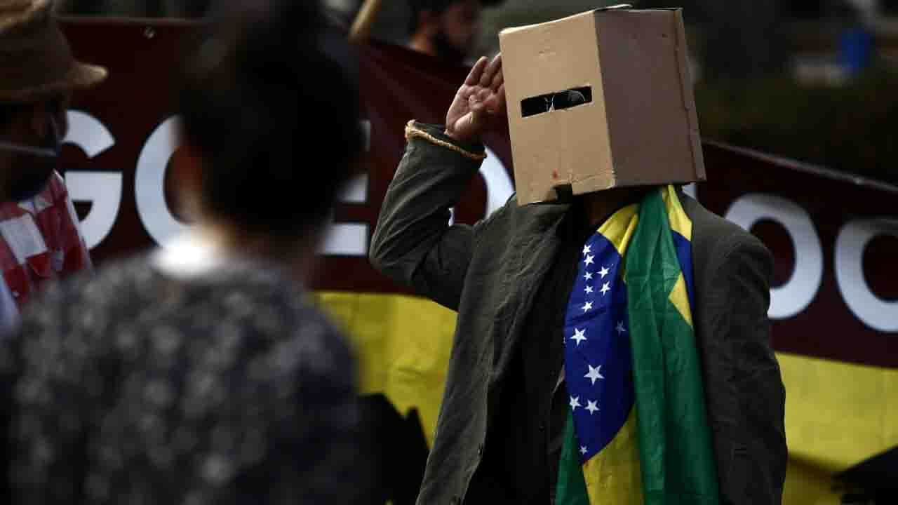 [Protesto reúne opositores de Jair Bolsonaro no Centro da Capital. (Foto: Marcos Ermínio)]