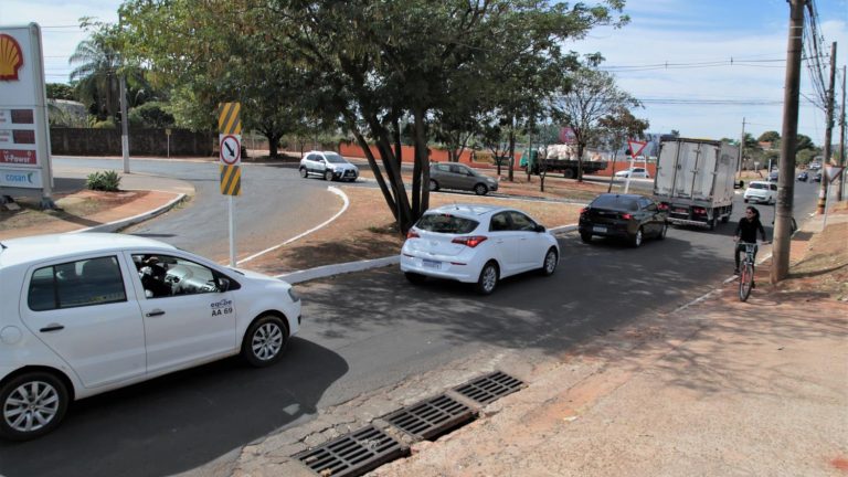 Rotatória costuma registrar congestionamento
