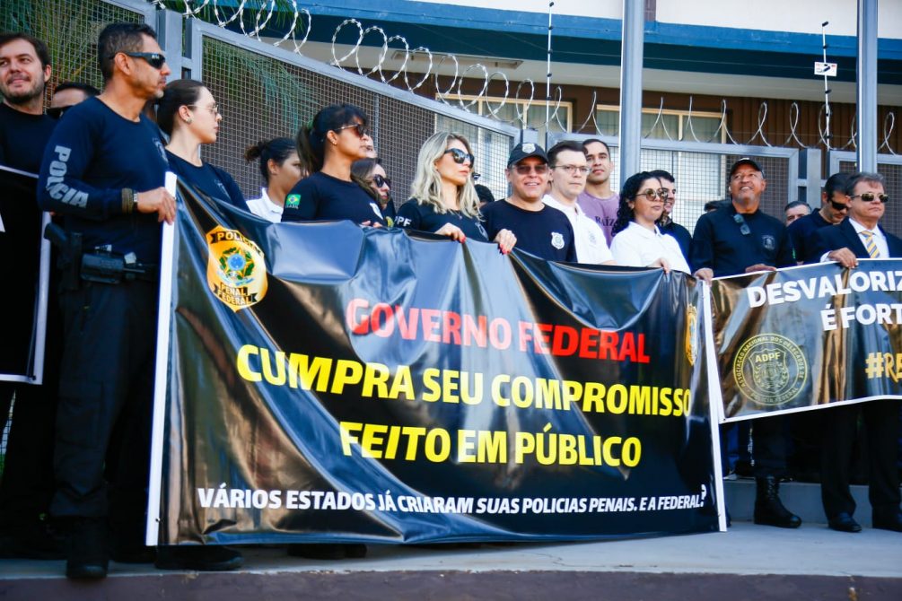 Polícia Federal, PRF e Polícia Penal Federal fazem protesto