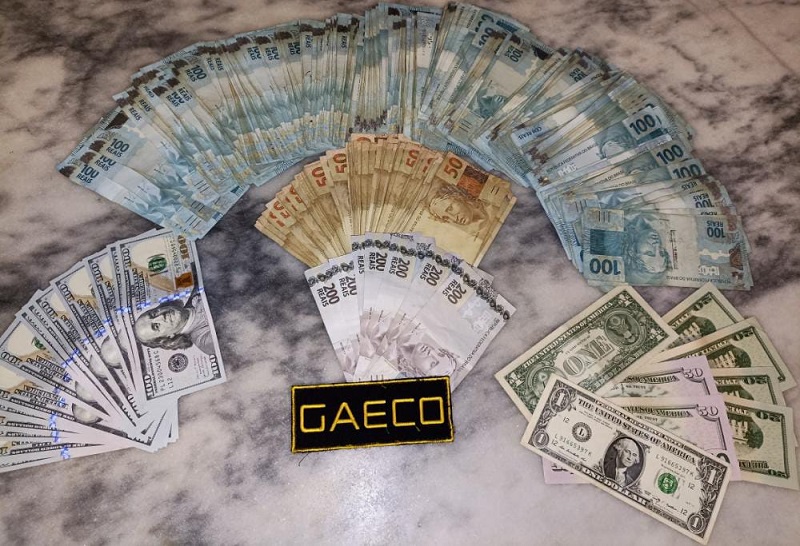 Delegado é alvo da operação
