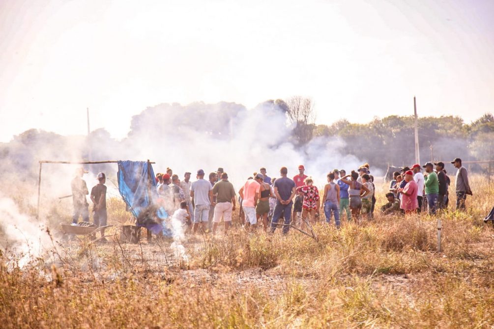 70 famílias estavam no local