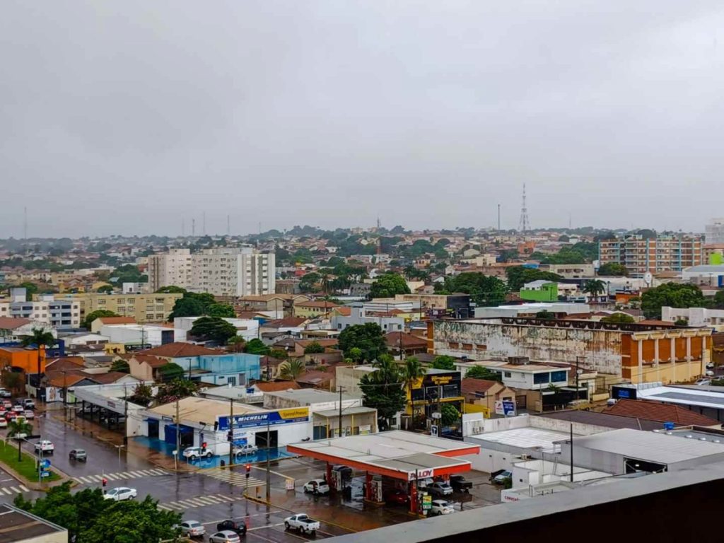 Dia chuvoso em região de Campo Grande