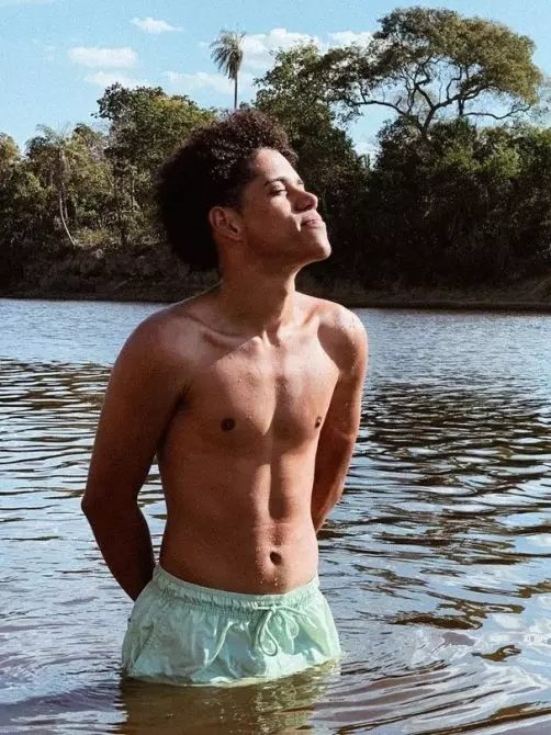 Ator Cauê Campos interpreta Marcelo no remake de "Pantanal" - (Foto: Arquivo Pessoal)