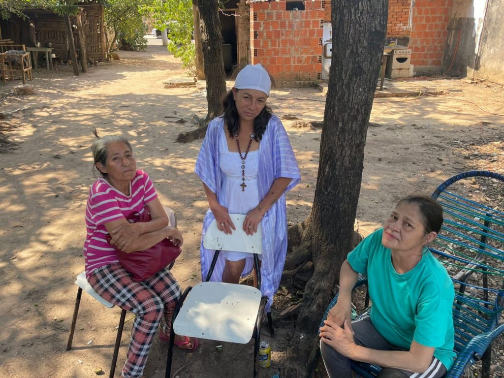 Amigas dizem que "dividem o barraco" e reclamam da falta de médicos especilistas na cidade. Foto: Graziela Rezende/Jornal Midiamax