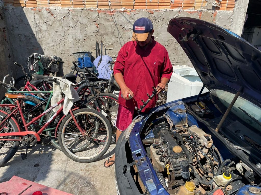 Robert acumula cinco funções para dar conta de viver em Bonito. Foto: Graziela Rezende/Jornal Midiamax