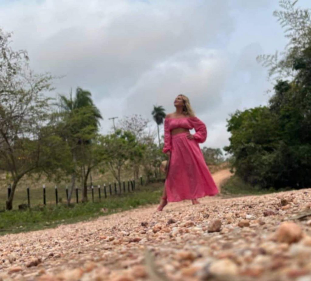 Eliana pousando para foto em Bonito. Foto: Redes Sociais/Reprodução