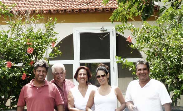 Abílio, esposa e filhos
