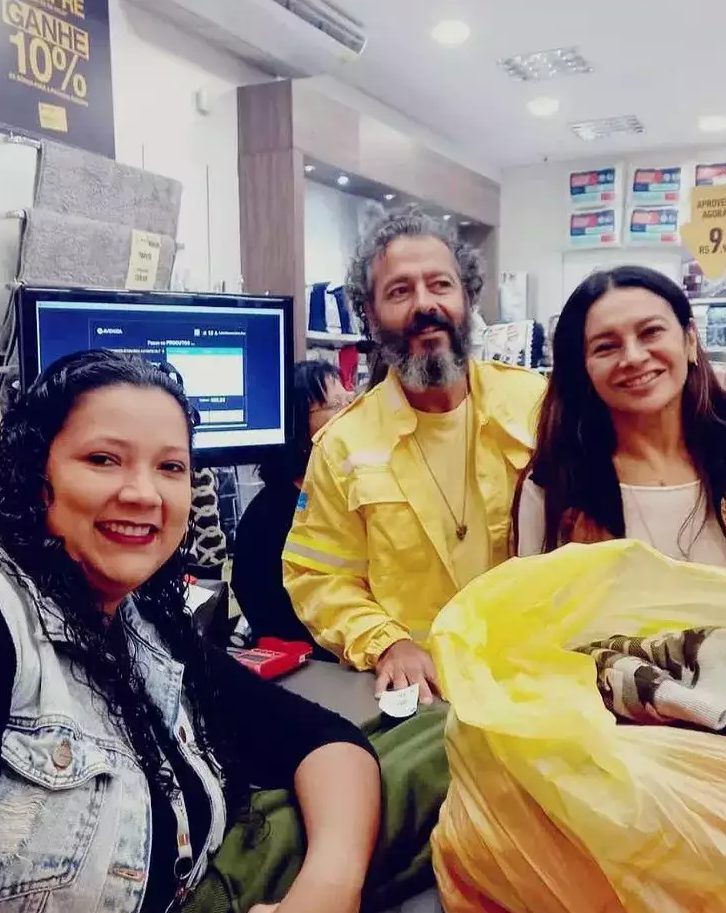Marcos Palmeira e Dira Paes na loja - (Foto: Arquivo Pessoal)