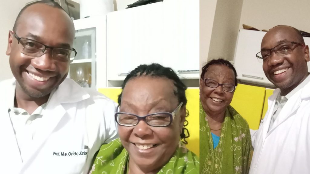 Professor com a mãe, que "se realizou" nos filhos. Foto: Ovídio da Conceição/Arquivo Pessoal