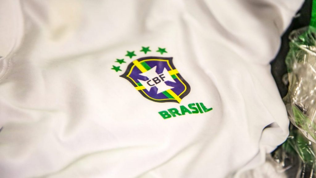 camiseta branca