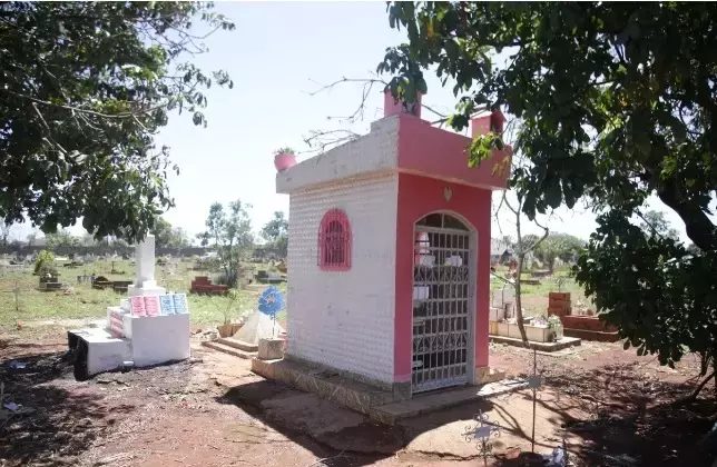 Um dos túmulos mais emblemáticos de Campo Grande - (Foto: Marcos Ermínio/Midiamax)