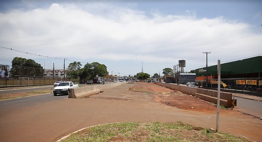 Obras dos corredores de ônibus seguem paradas na Avenida Gunter Hans