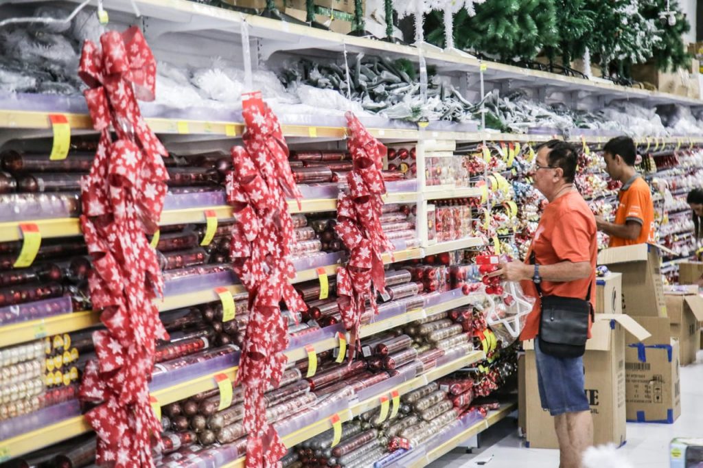 Lojas estão com muita variedade de itens natalinos. Foto: Henrique Arakaki/Jornal Midiamax