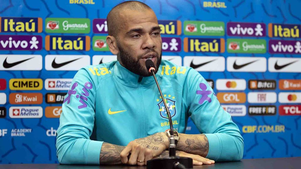 Daniel Alves em coletiva pela Seleção; atleta é acusado de assédio sexual na Espanha. (Foto Lucas Figueiredo CBF)