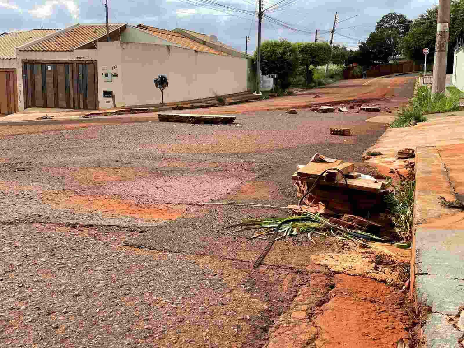 Casa destruída por enxurrada