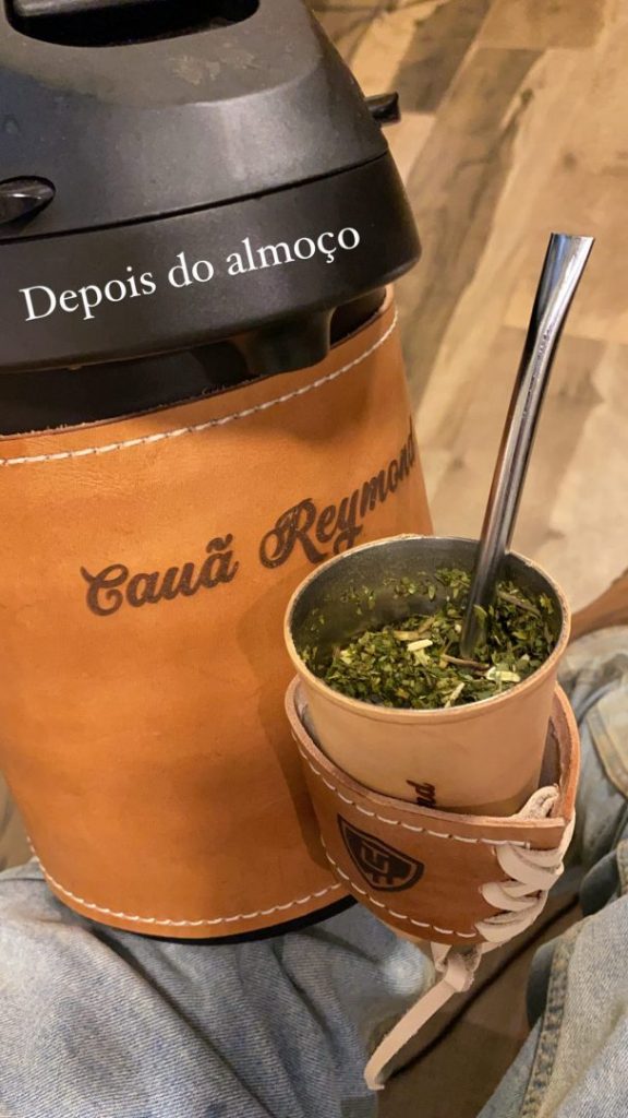 Garrafa de tereré personalizada de Cauã Reymond - (Foto: Reprodução/Redes Sociais)
