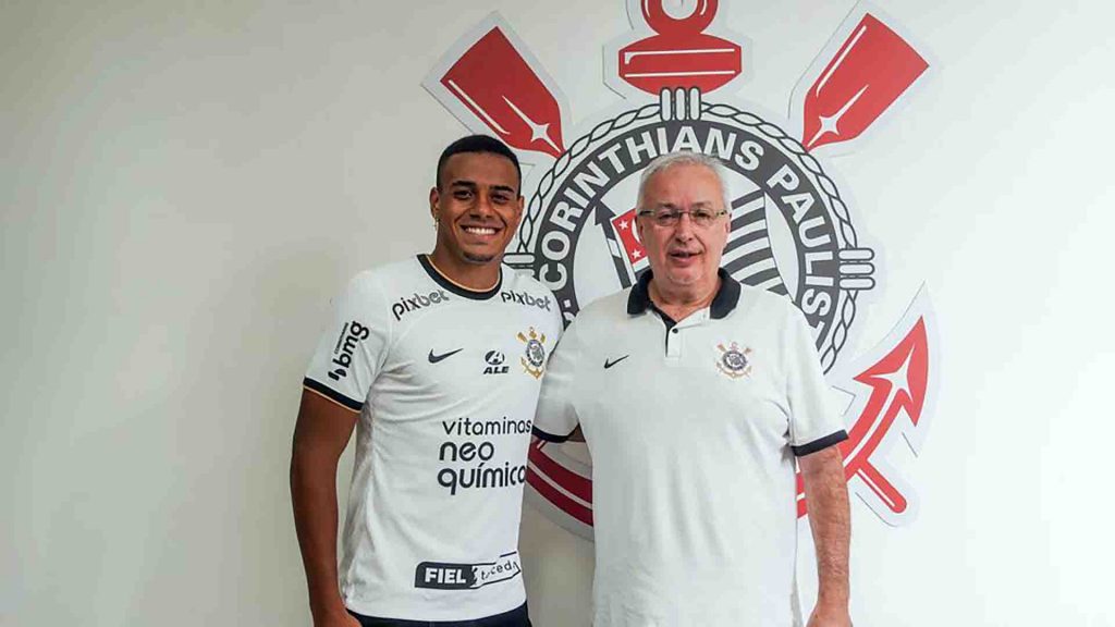 Murillo e Roberto de Andrade; zagueiro renovou com o Corinthians. (Foto: Raphael Oliveira/Ag. Corinthians)