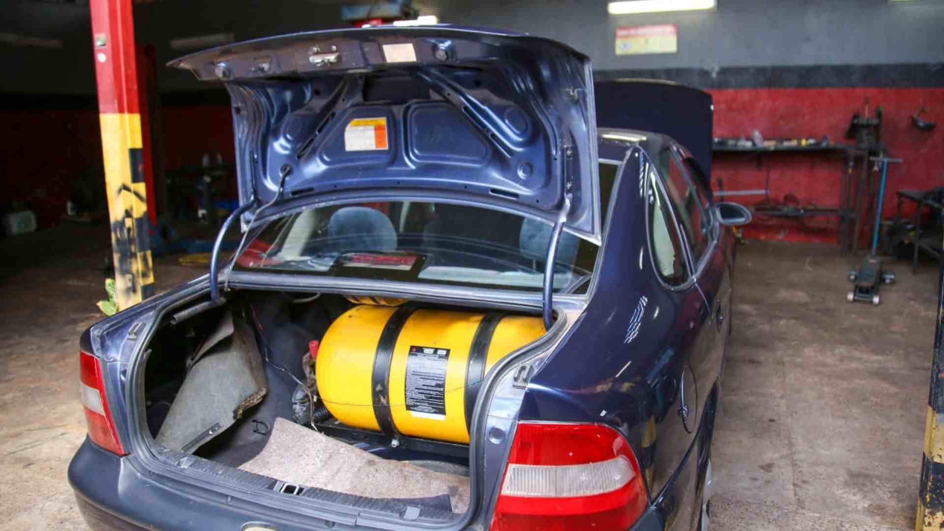 Carro com conversão para Gás Natural