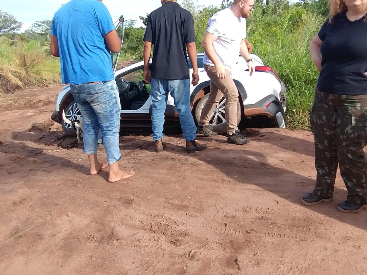 carro na valeta