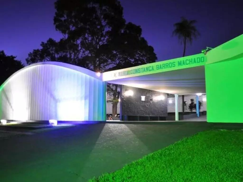 Fachada da escola. Foto: Arquivo