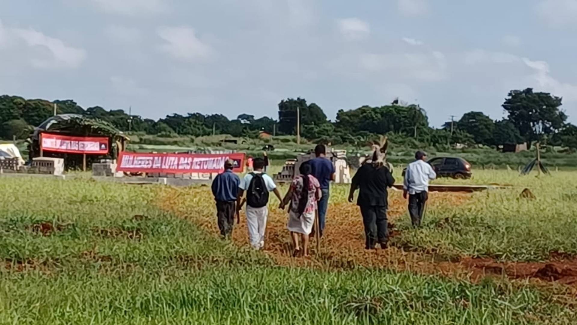 Os índios prometem resistir e barrar a construção.