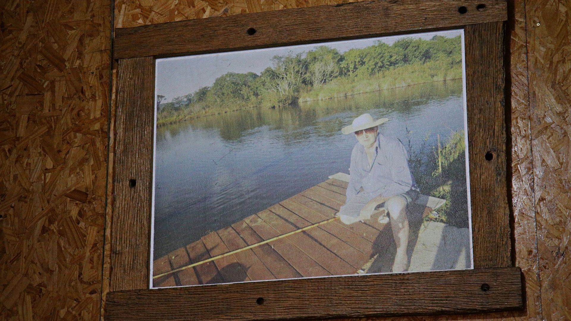 Retrato de Adelso Moreira de Oliveira, fundador da Selaria Moreira na loja. (Foto Marcos Ermínio/Jornal Midiamax)