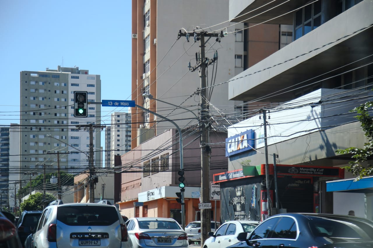 fios em postes de campo grande