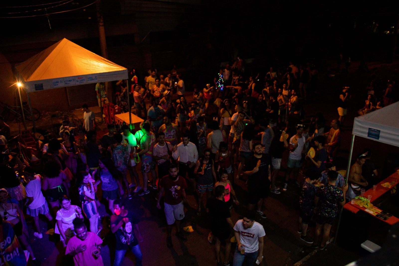 Público presente em uma das edições do Sarau. Foto: Casa Satine/Divulgação