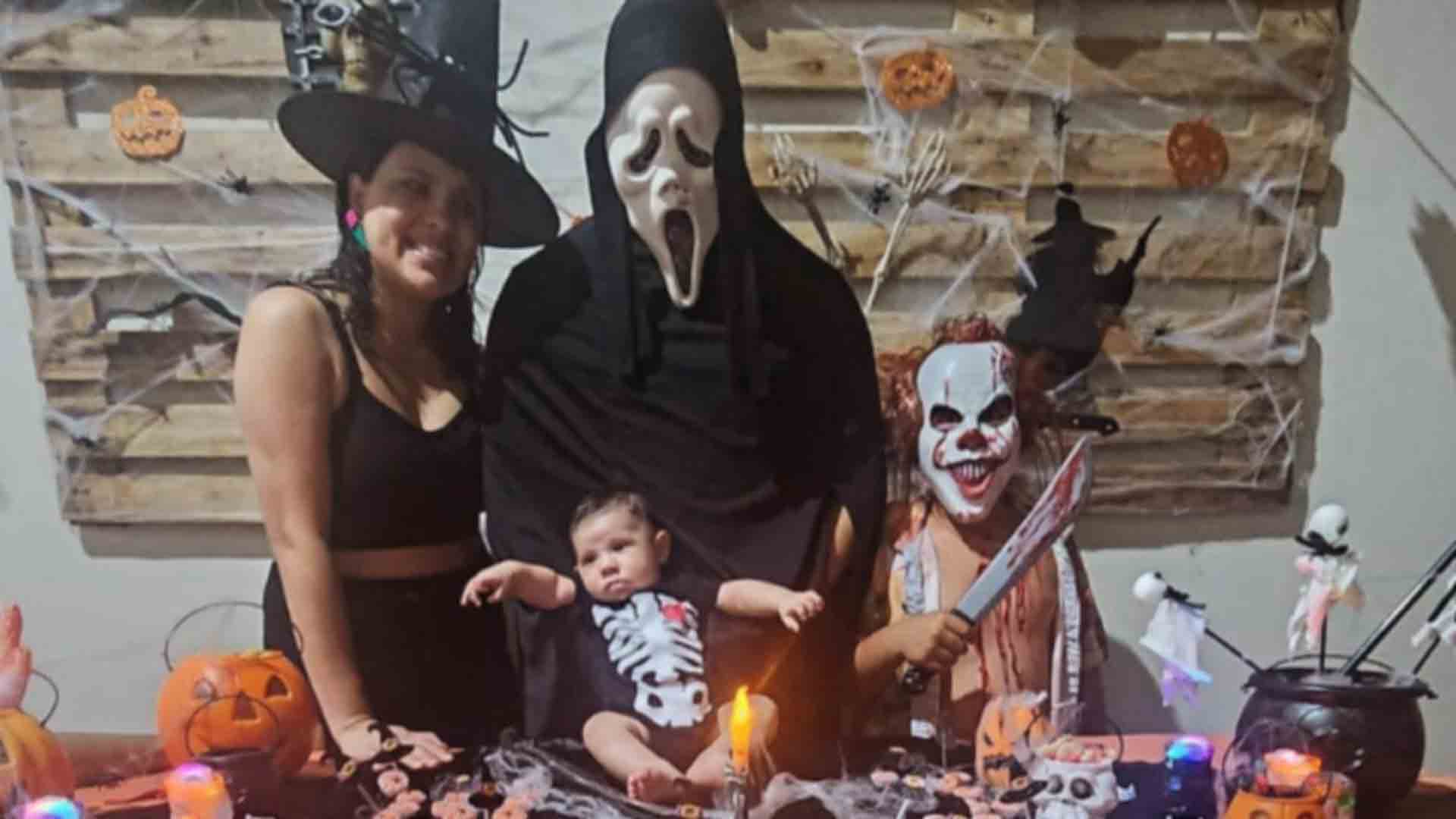 Existe halloween fofo? Na casa da Jenny, histórias de terror da mãe ganharam nova versão em 2023 (Jenny Benitez, Arquivo Pessoal)