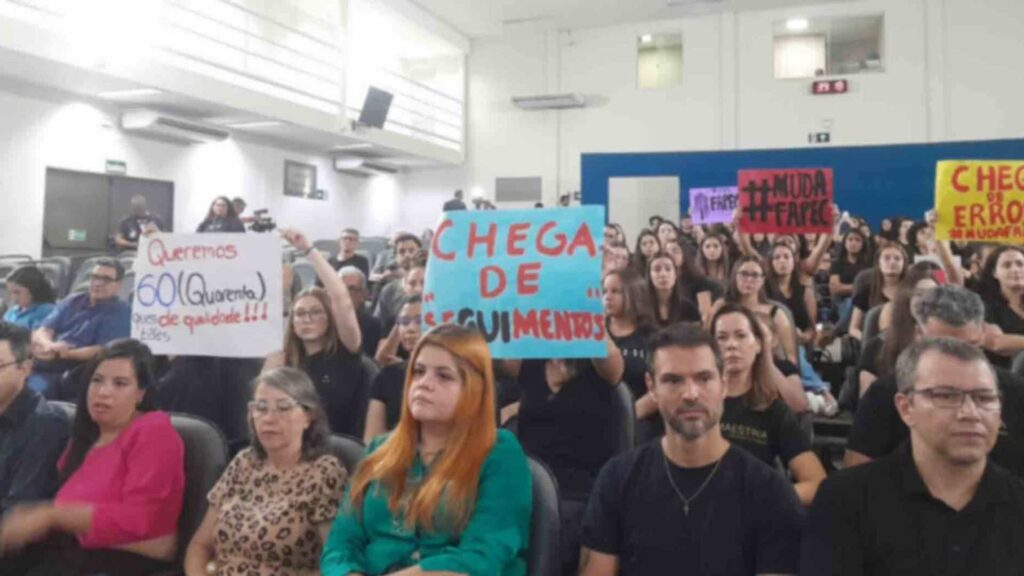 Protesto contra a Fapec