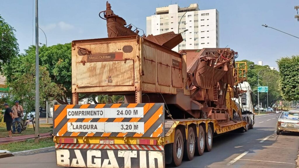 Carreta na Afonso Pena
