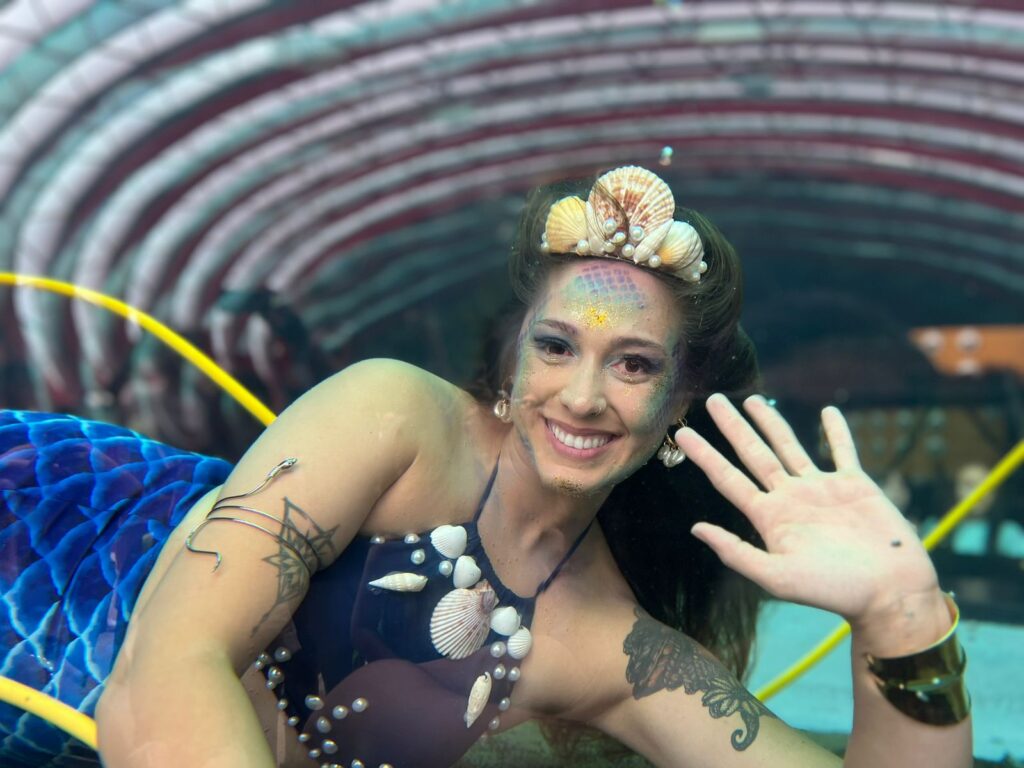 Giuliana é a sereia de Campo Grande - (Foto: Bioparque Pantanal)